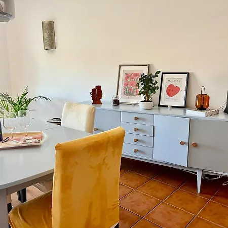 Sunny Family Duplex With Balconies In 페니케